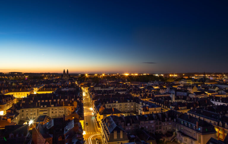 Lever de soleil depuis la Tour Charlemagne mercredi 29 juin 2022 a Tours.